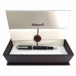 Stilou Pelikan p205 cu rezerva M 930859