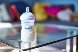 Philips-Avent Biberon Natural 260 ml, Tetină ce imita forma sanului mamei, cu debit lent