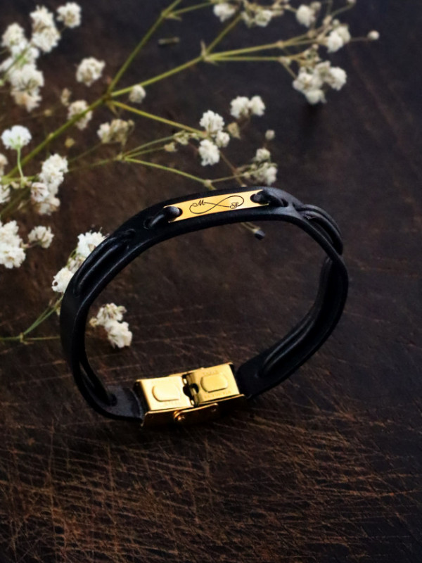 Bratara barbateasca piele, placuta din Aur 14 K, lata 10 mm, placuta 23x5 mm personalizat gravura text si/sau simbol (inchizatoare otel inoxidabil auriu)