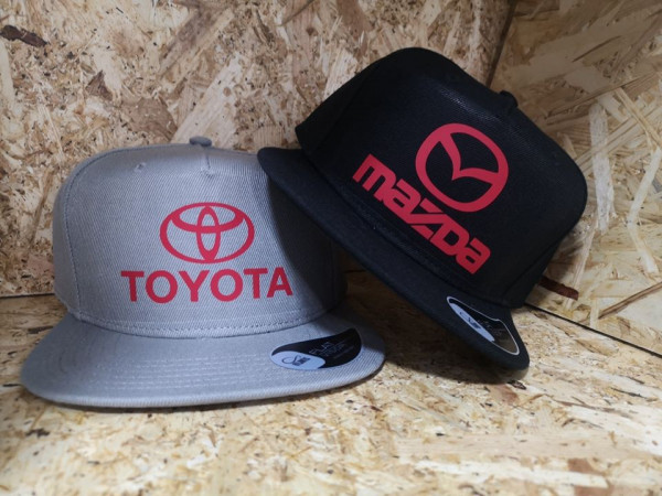 Boné - Modelo pala recta / CAP - com logo