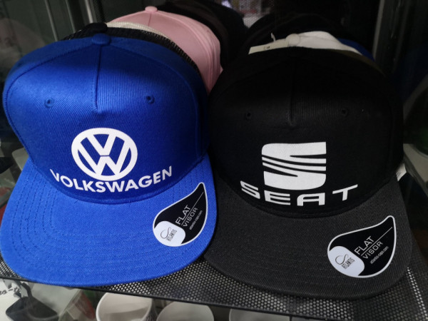 Boné - Modelo pala recta / CAP - com logo