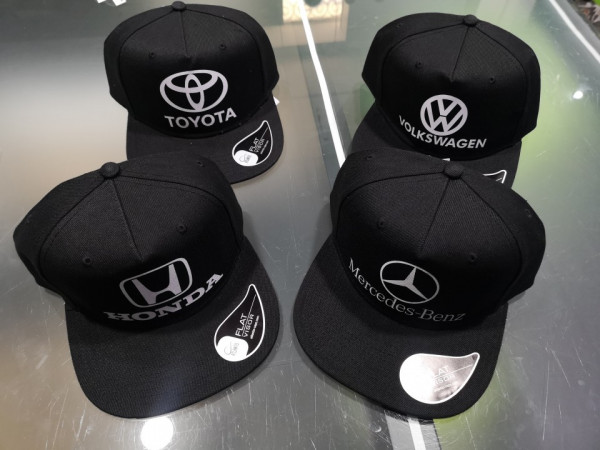 Boné - Modelo pala recta / CAP - com logo
