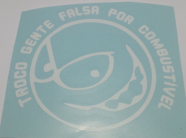 Autocolante - Troco Gente Falsa Por Combustivel