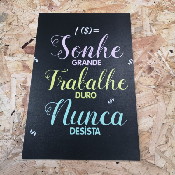 Placa Decorativa em PVC - Sonhe Grande Trabalhe Duro Nunca Desista