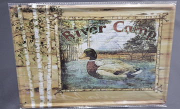Chapa decorativa com River Camp