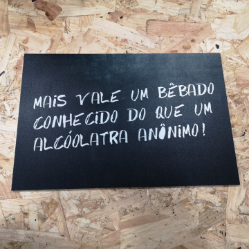 Placa Decorativa em PVC - Mais vale um Bêbado conhecido que um Alcoólatra anônimo