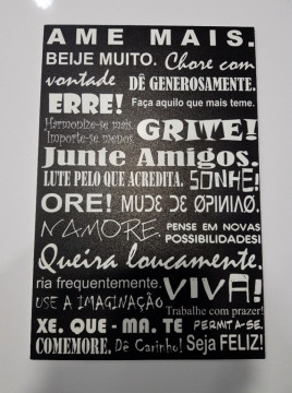 Placa Decorativa em PVC - Ame mais. Beije muito...