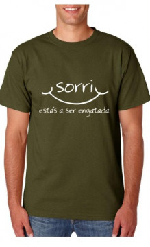 T-shirt - Sorri estas a ser engatada
