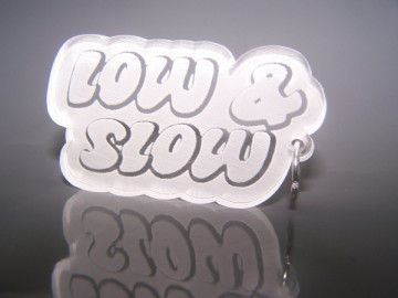 Porta Chaves de Acrílico com gravação "Low & Slow"