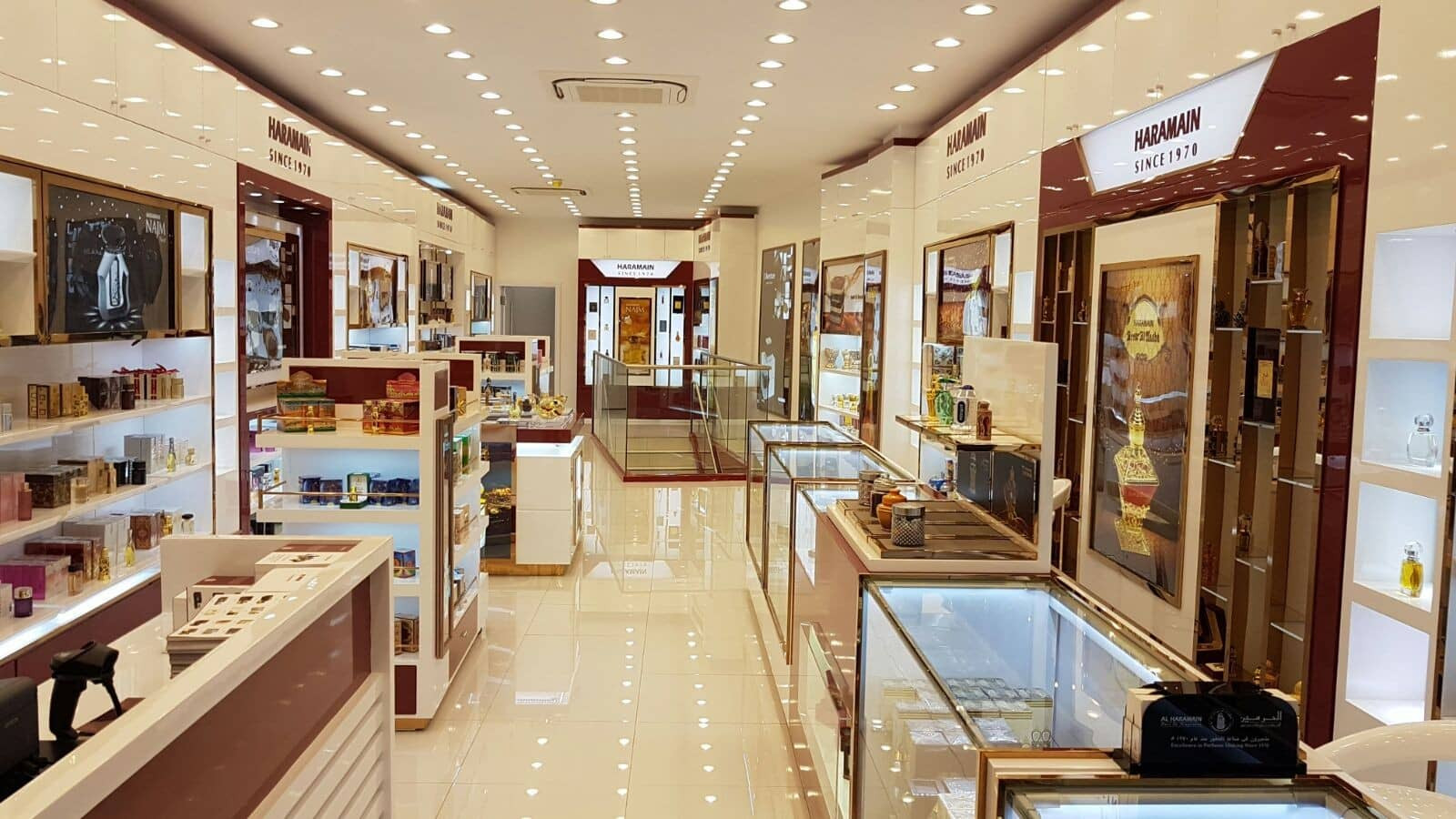 The first showroom in the Kingdom of Great Britain