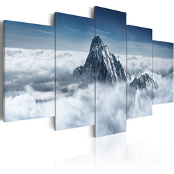 Kép - A peak rising above the clouds