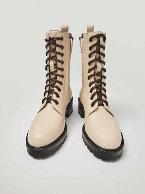 Massimo Dutti Botin Plano Acordonado