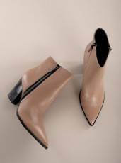 Guess Jakira