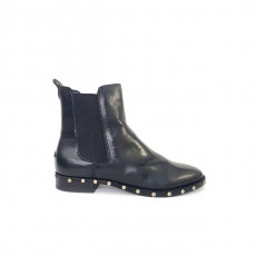 Guess Stud Detail