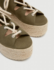 Pull&Bear KhakiSandals