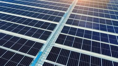 Ghid practic: tipuri de panouri solare termice și fotovoltaice