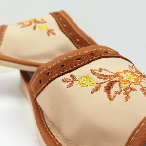 Papuci de Casa Dama din Piele, Sezon Vara, Culoare Crem Model 'Chavala Cream'