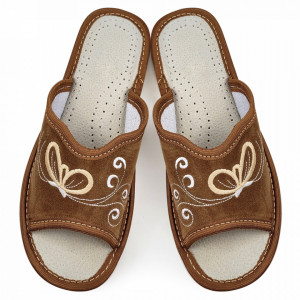Papuci de Casa Dama Material Piele Intoarsa Culoare Maro Model 'Dream Butterflies'