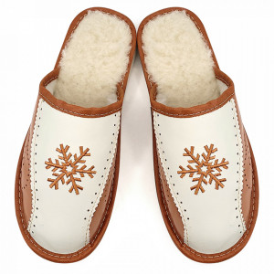 Papuci de Casa Dama Imblaniti cu Lana de Oaie Model 'Frozen Winter' Cream
