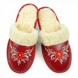 Papuci de Casa Dama Imblaniti cu Lana de Oaie Model 'Akna Rogue' Red Winter