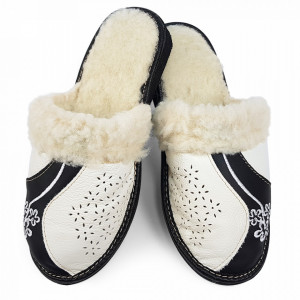 Papuci de Casa din Piele Imblaniti cu Lana de Oaie, Culoare Alb si Negru 'Black & White'