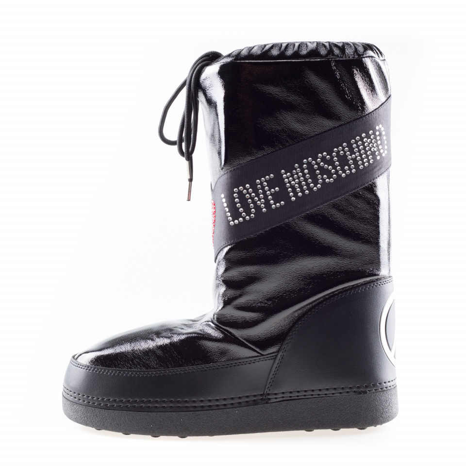 moon boots love moschino