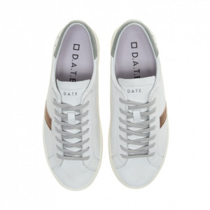 date-sneakers-hill-low-white-woman