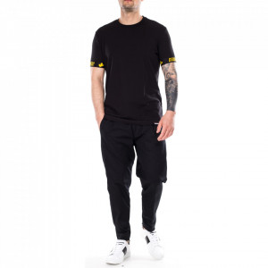 Dsquared2-tshirt-nera-banda-logo-giallo