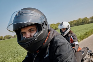 OUTRIDE zárt bukósisak Bluetooth® 5.0 kommunikációs rendszerrel