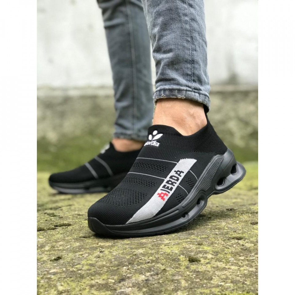 Pantofi sport negri, cu talpa flexibila din spuma, ideali pentru sport