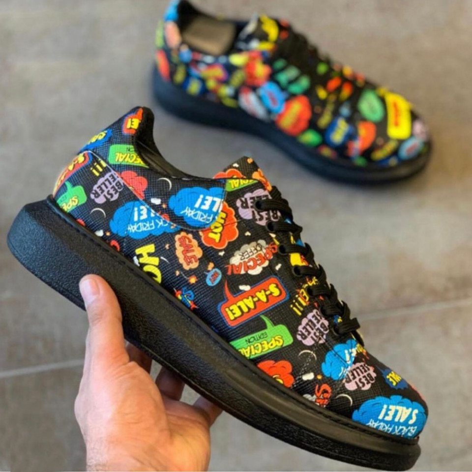 Pantofi sport barbati negri, cu imprimeu colorat, talpa cusuta