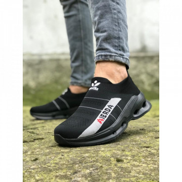 Pantofi sport negri, cu talpa flexibila din spuma, ideali pentru sport