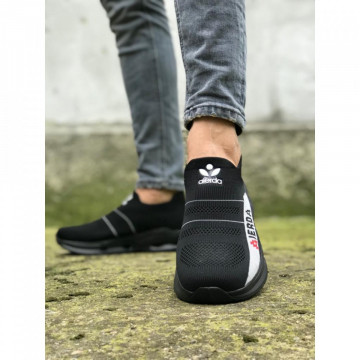 Pantofi sport negri, cu talpa flexibila din spuma, ideali pentru sport