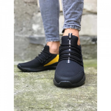 Pantofi sport negri, cu aplicatii galbene si talpa din spuma