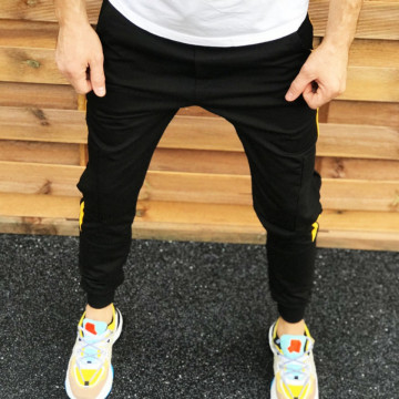Pantaloni barbati casual negri, conici, cu dungi laterale galbene