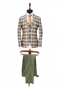 Costum slim fit in carouri