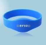 AST066001 SAXXON SAXXON BTRW01 - Brazalete de SILICON / RF