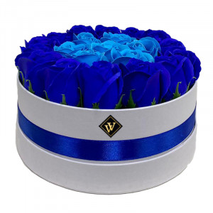 Aranjament floral in doua culori, cutie rotunda cu 21 trandafiri sapun, blue - albastru