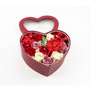 Aranjament floral Red Heart cu trandafiri de sapun in cutie rosie in forma de inima