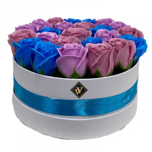 Aranjament floral Special Color in cutie rotunda cu 23 trandafiri sapun