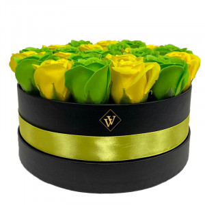Aranjament floral Special Color in cutie rotunda cu 23 trandafiri sapun