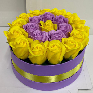 Aranjament floral Special Eternity cu 23 trandafiri sapun in cutie rotunda