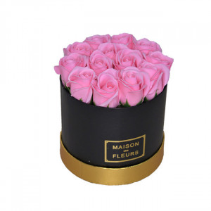 Aranjament floral Trandafiri parfumati de sapun, in cutie neagra Luxury
