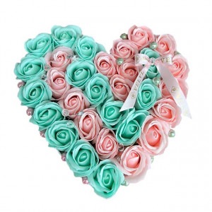 Aranjament floral Isaria cu 31 trandafiri de sapun in doua nuante si accesorii perlate, roz-turcoaz
