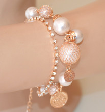 Bracciale donna perle bianche ciondoli oro charms medagline filo strass catena bracelet armband AX75