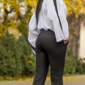 IE CONTEMPORANA, CU DANTELA NEAGRA