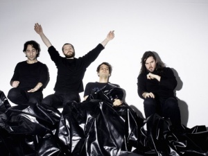 SUUNS - Hold Still