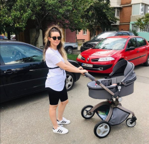 Set 3 in 1 - Carucior Hot Mom Premium Dark Grey 2 in 1 + Scoica auto Joie Gemm Foggy Grey