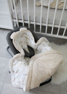 Paturica pentru Infasat Bebe in Scaun Auto, 91 x 91 cm, Fixata Cu Sistem Velcro, Tiny Star, Sweet Grain & Ivory