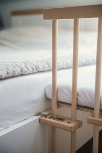 Patut Rotund pentru Copii, Multifunctional, Waldin, 5in1, cu Sistem de Leganare, Saltele Incluse, Co-Sleeper, Tarc de Joaca, Masa si Scaun pentru Activitati, Culoare Lemn Natural